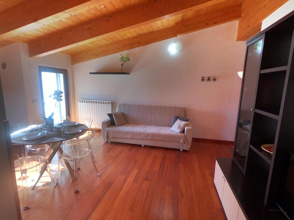Attico Petfriendly Con Terrazzo, Via Del Borgo Apartment Montesilvano Exterior photo