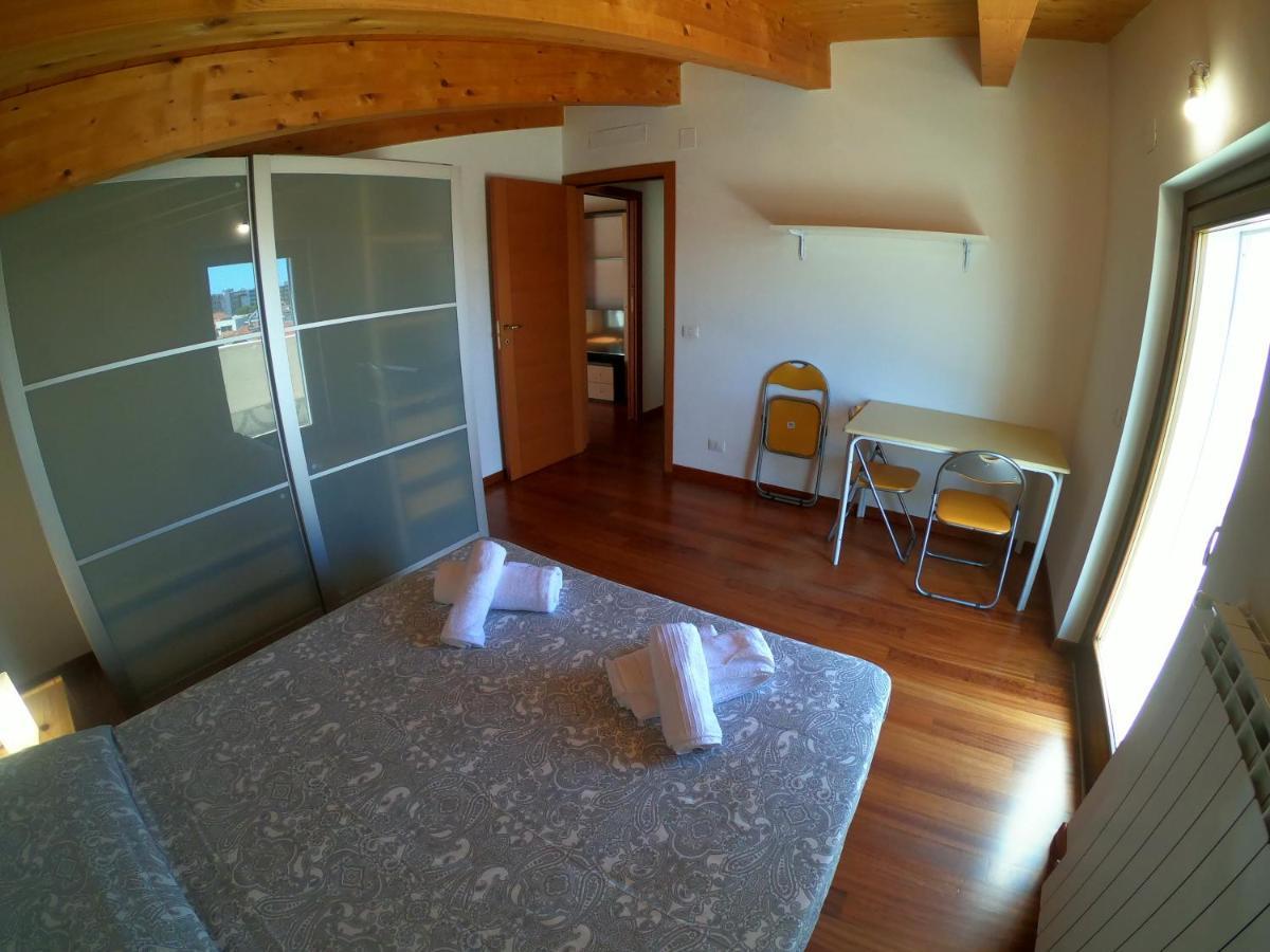Attico Petfriendly Con Terrazzo, Via Del Borgo Apartment Montesilvano Exterior photo