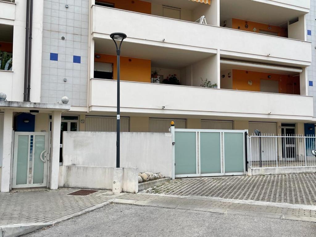 Attico Petfriendly Con Terrazzo, Via Del Borgo Apartment Montesilvano Exterior photo
